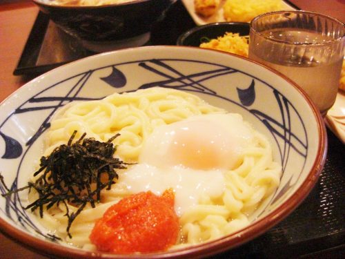 「丸亀製麺」の「明太釜玉うどん」