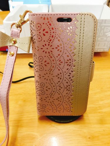 「RAVPower & Fast Charge」にiPhoneXを置いた写真